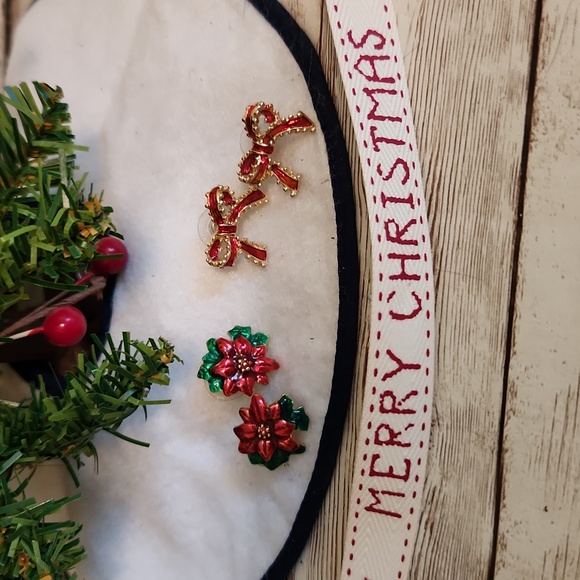 Set of 2 Pairs Vintage Christmas Bows and Poinsettia Enamel Post Earrings - Picture 2 of 6